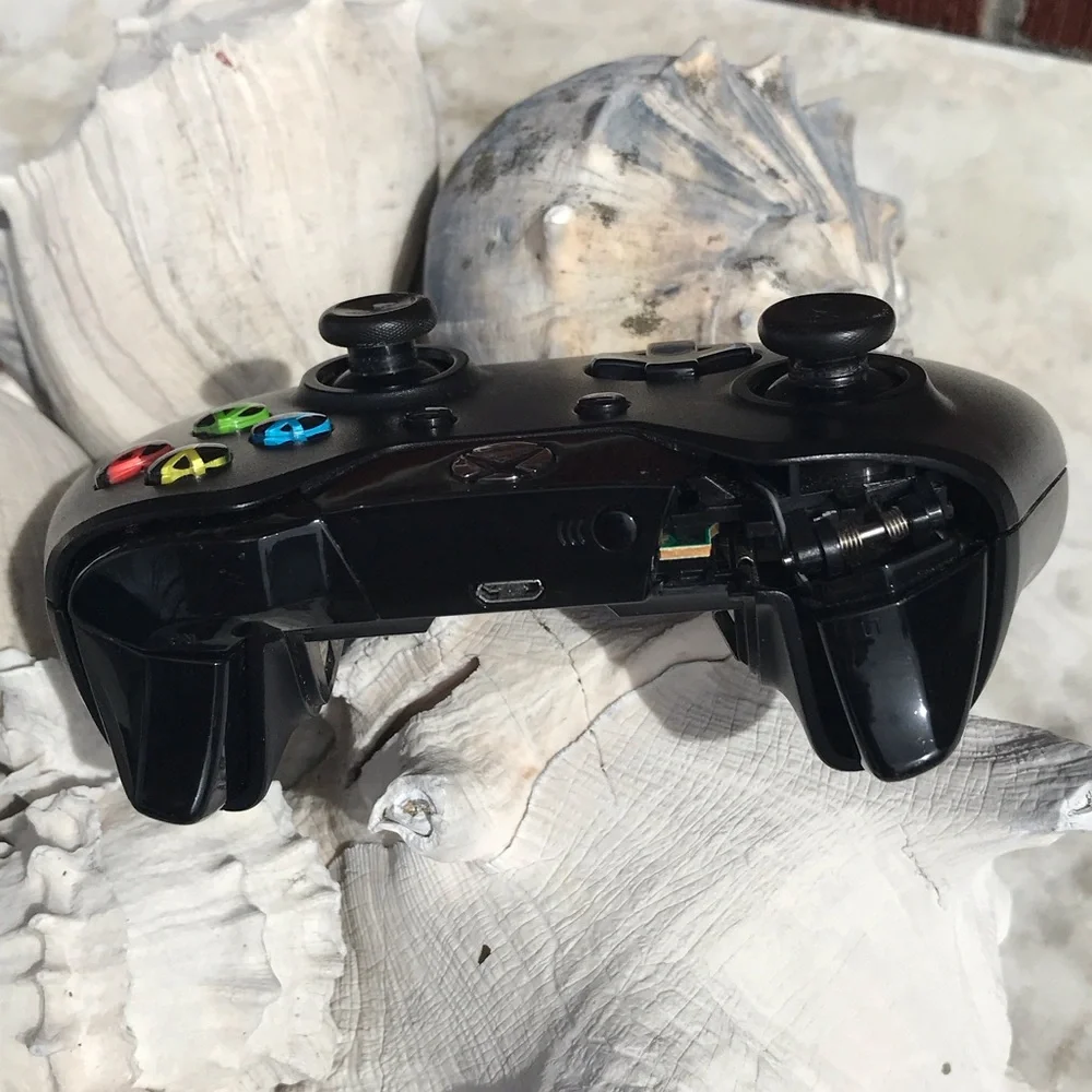 XBox One Black Wireless Gaming Controller without battery back